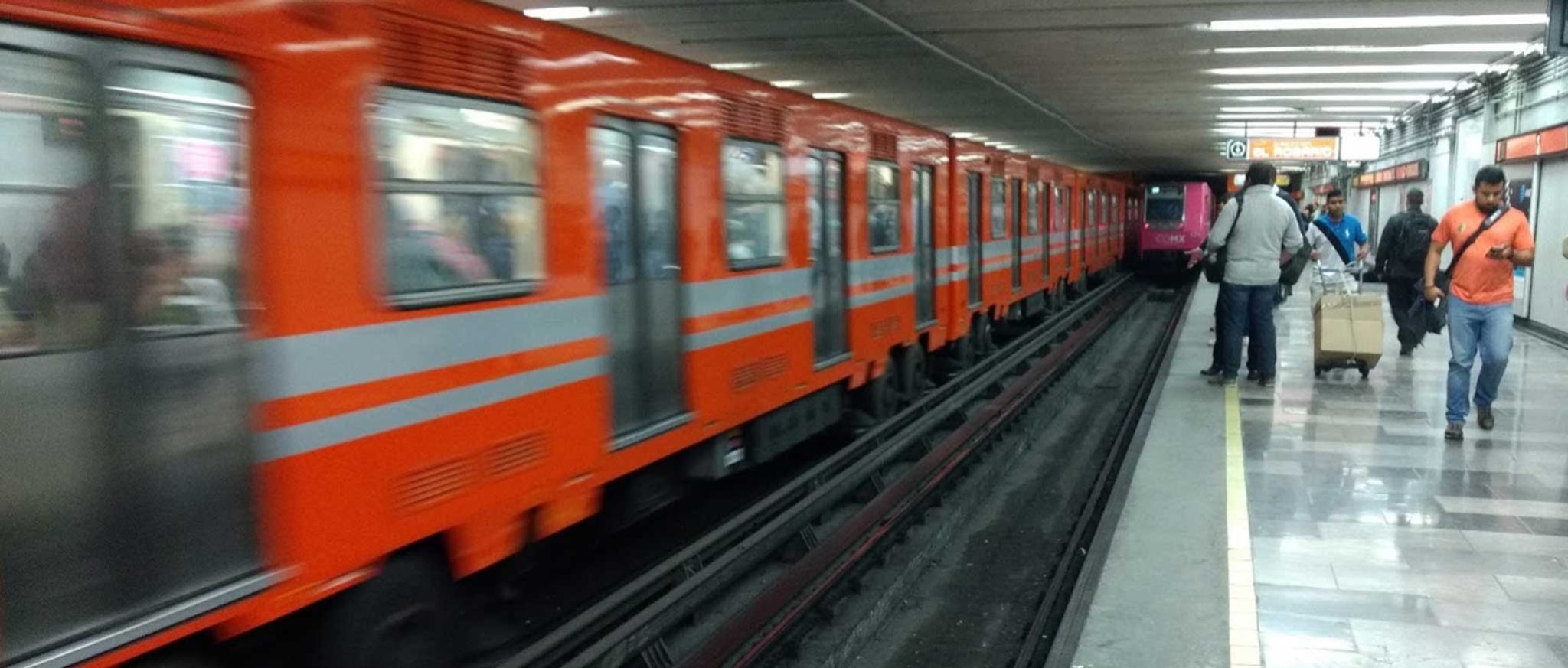 Estación Tacuba - Linea 2 Del Metro De La Ciudad De México